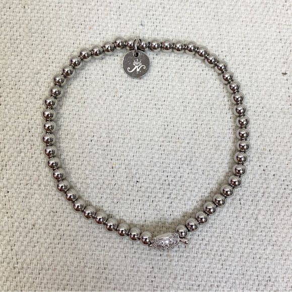 Nogu Tortuga | Silver | Crystal Sea Turtle Bracelet - Picture 5 of 5